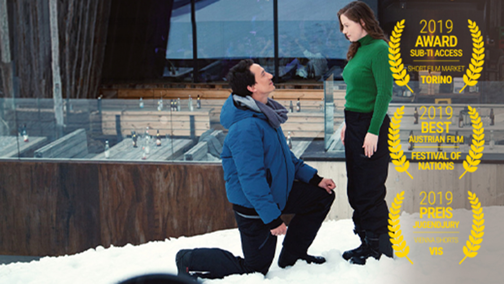 Guy proposes to his girlfriend on a mountain